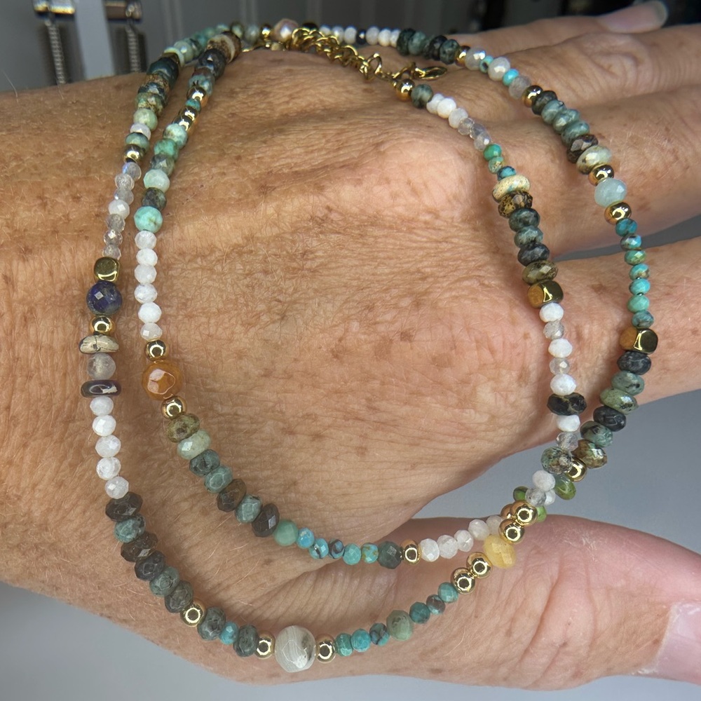 💎 Dainty Multicolor Beaded Necklace - Picture 4 of 9